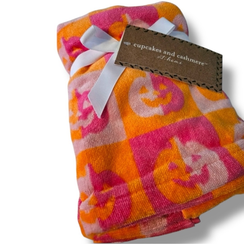 New viral hard to find Cupcakes and Cashmere Pumpkin Towel Set